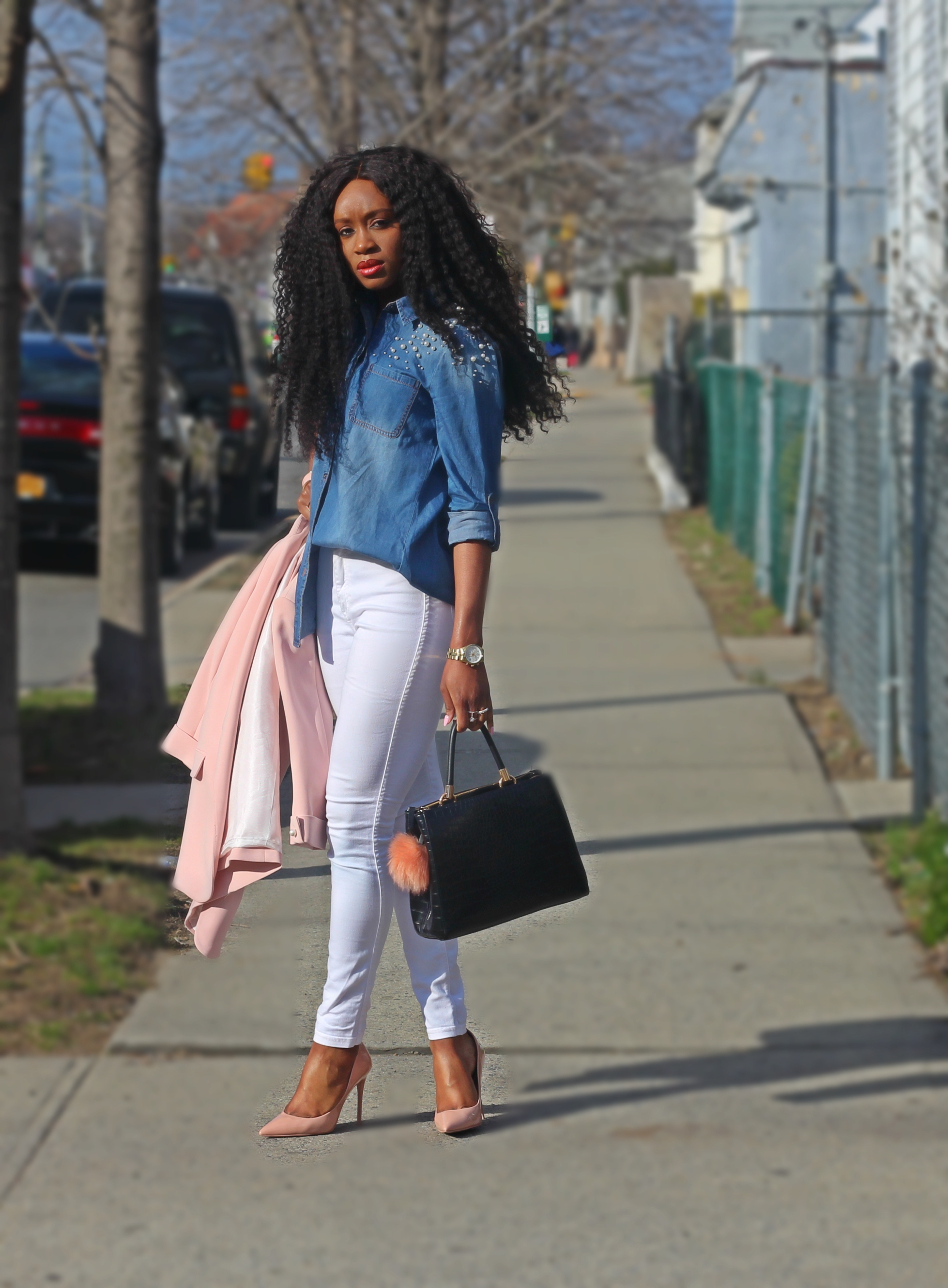 white jeans and denim shirt outfit