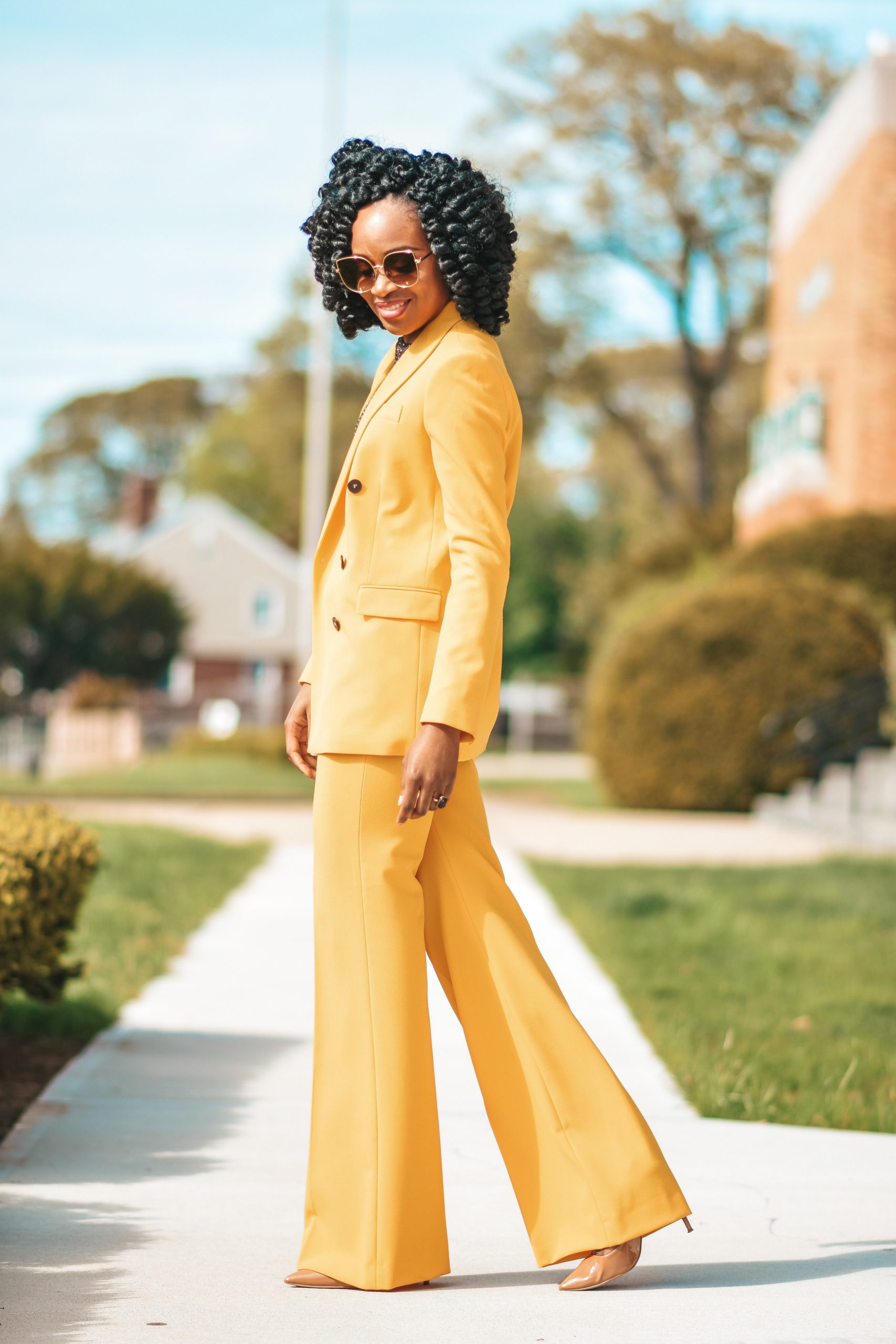 How to style a yellow suit - VERSICOLOR CLOSET